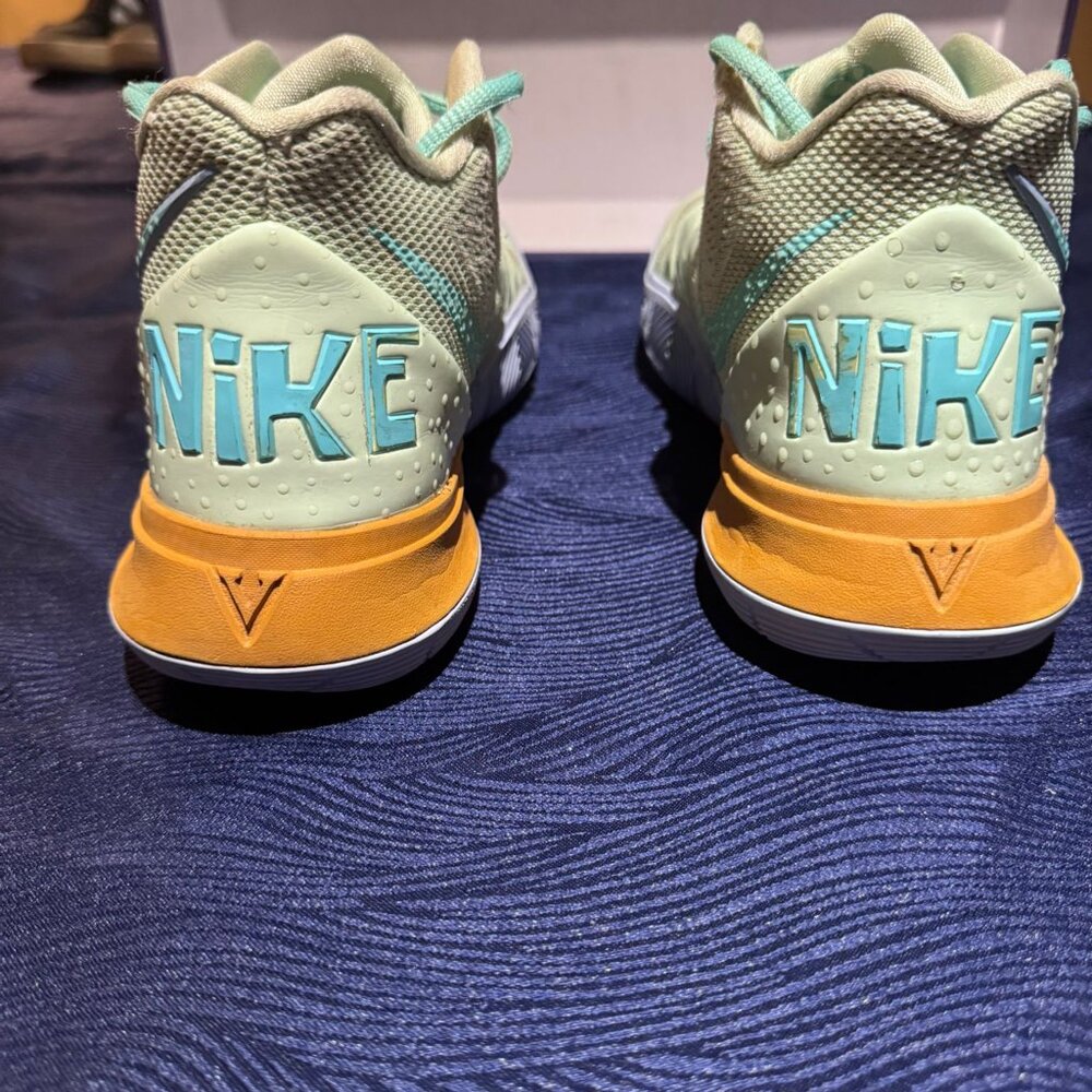 Nike Kyrie 5 “Squidward” Collab – Women’s Size 8 (Gently Used) 2019
